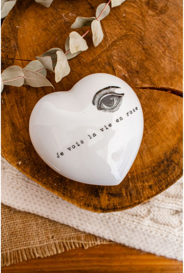 Coração Decorativo Je Vois La Vie en Rose Greghi Design Coração Decorativo Je Vois La Vie en Rose Greghi Design