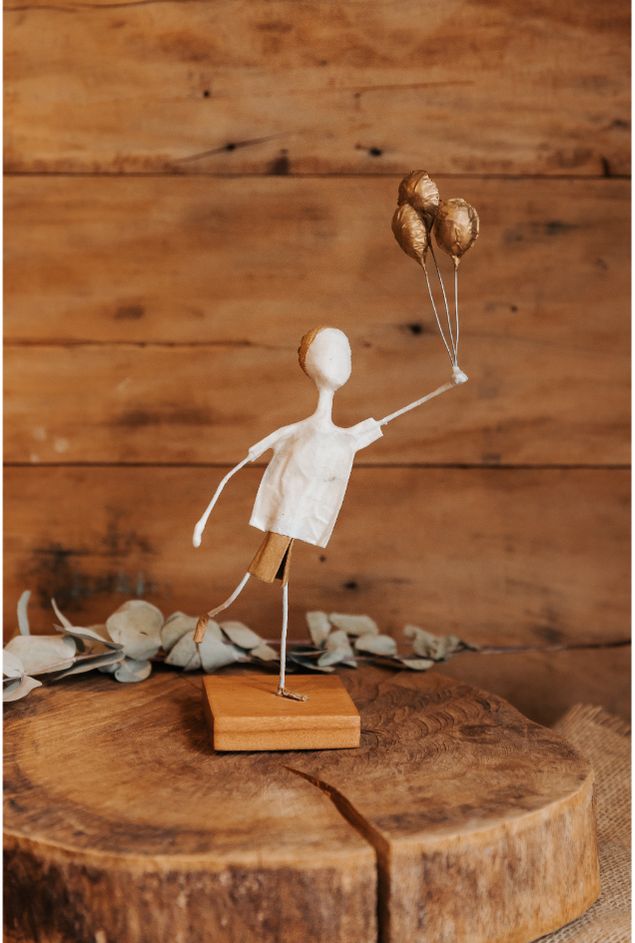 Escultura O menino e o Balão Nude