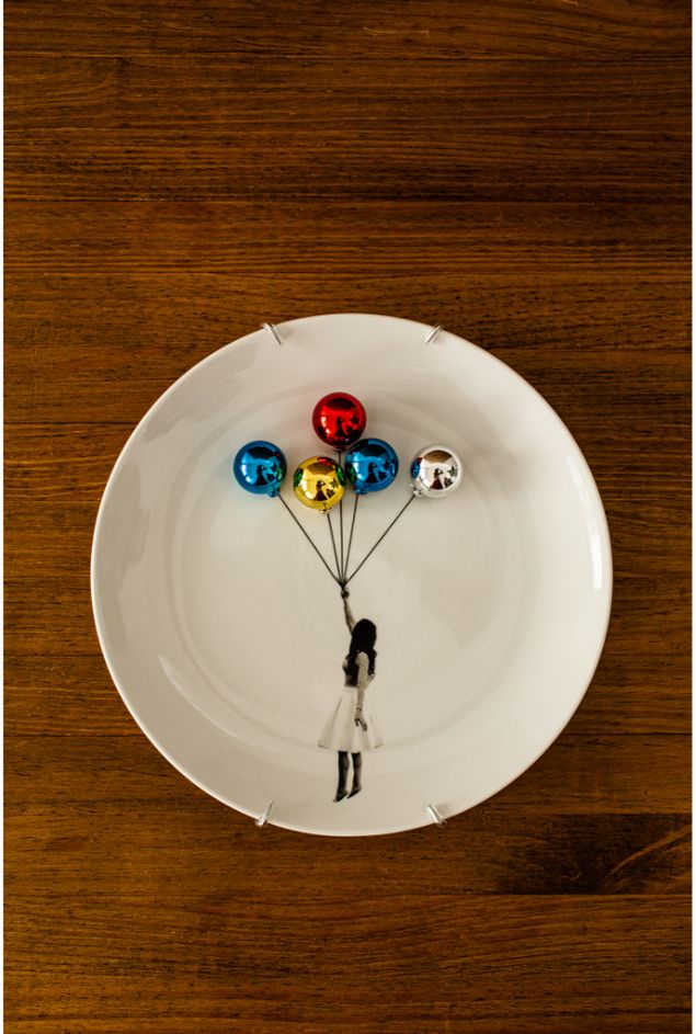 Prato Decorativo Menina Balões Coloridos Greghi Design Prato Decorativo Menina Balões Coloridos Greghi Design