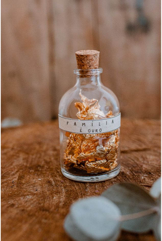 Garrafinha Decorativa Família é Ouro Mercatto Garrafinha Decorativa Família é Ouro Garrafinha Decorativa Família é Ouro Mercatto Garrafinha Decorativa Família é Ouro