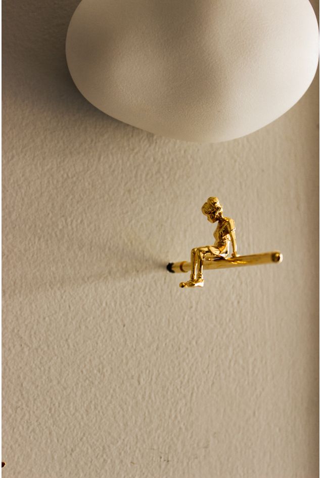 Parafuso Menina Sentada Nara Ota Parafuso Menina Sentada Nara Ota