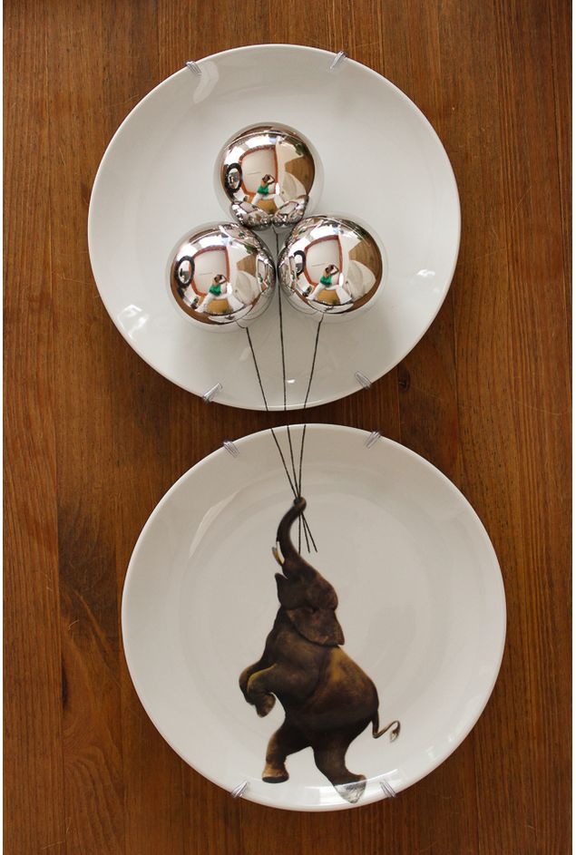 Painel de Pratos Elefante nos Balões Prata Greghi Design Painel de Pratos Elefante nos Balões Prata Greghi Design