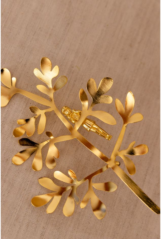 Folha de Arruda Menina Nara Ota Folha de Arruda Menina Nara Ota