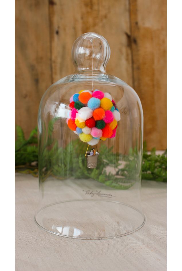 Redoma Balão de Pom-Pom Paty Fernandes Redoma Balão de Pom-Pom Redoma Balão de Pom-Pom Paty Fernandes Redoma Balão de Pom-Pom