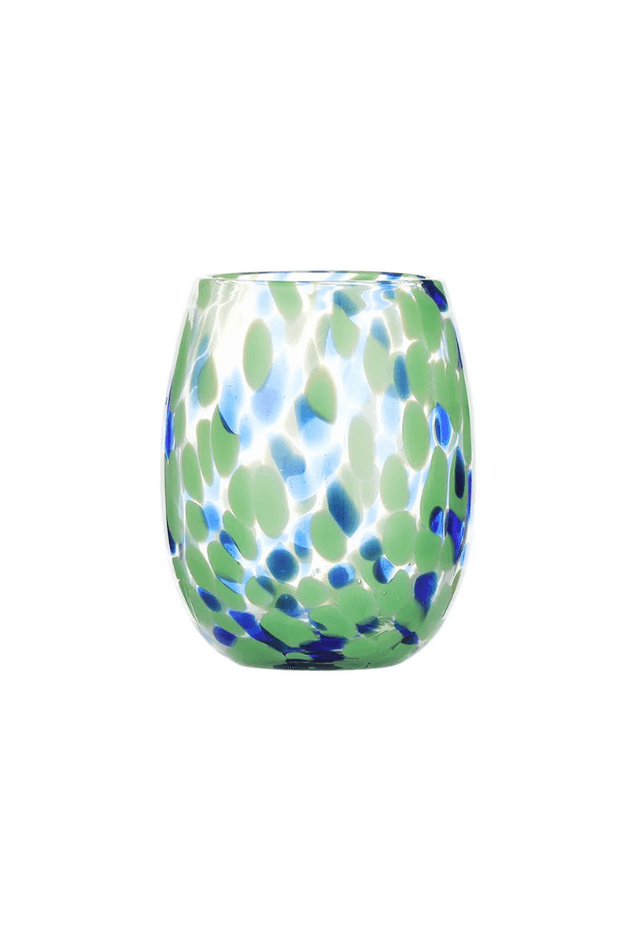copo transparente com manchas azuis e verde