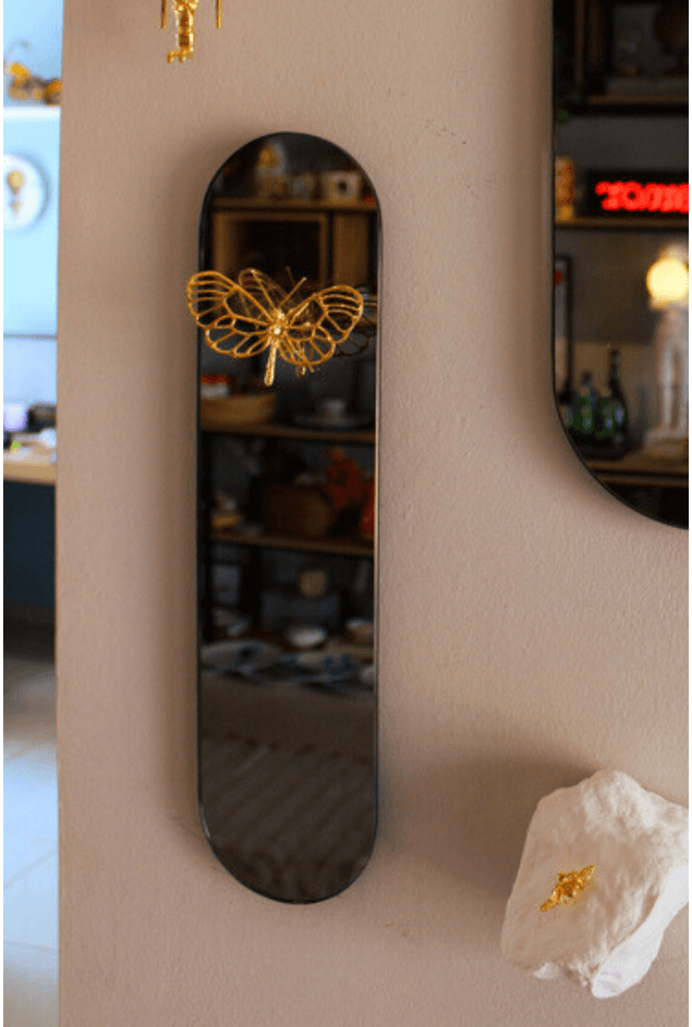 Espelho Reflexo Borboleta Ouro P - Sui Objetos Espelho Reflexo Borboleta Ouro P Espelho Reflexo Borboleta Ouro P - Sui Objetos Espelho Reflexo Borboleta Ouro P