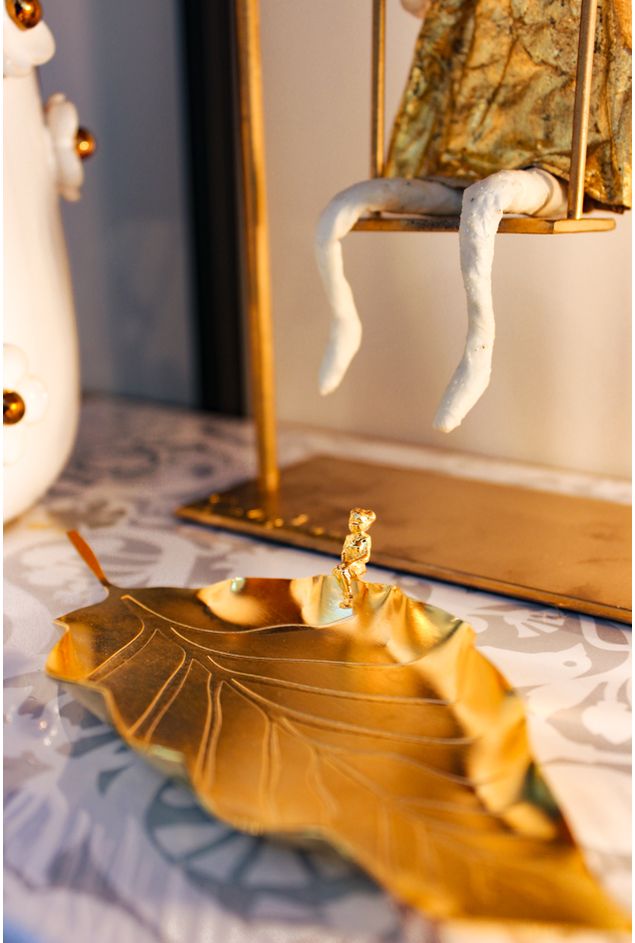 Folha de Mesa Menina Sentada Cerejeira M Folha de Mesa Menina Sentada Cerejeira M