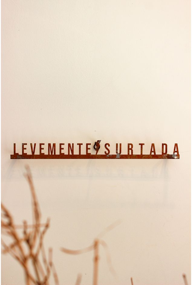 Frase de Ferro Levemente Surtada