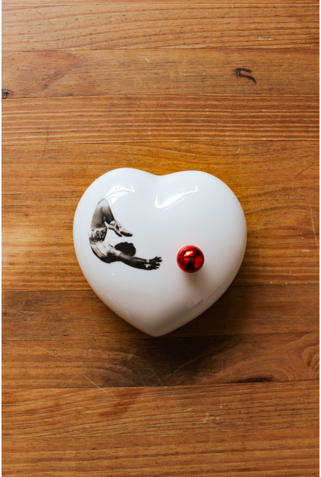 Coração Decorativo Circo Bola Vermelha Greghi Design Coração Decorativo Circo Bola Vermelha Greghi Design