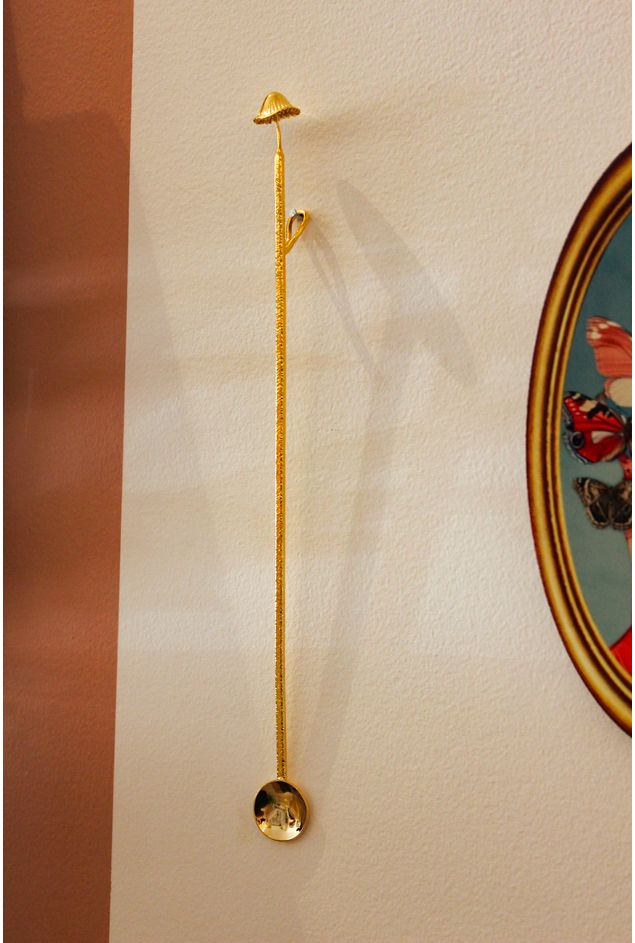 Colher Cogumelo de Parede Ouro - Sui Objetos Colher Bailarina Cogumelo Ouro Colher Cogumelo de Parede Ouro - Sui Objetos Colher Bailarina Cogumelo Ouro