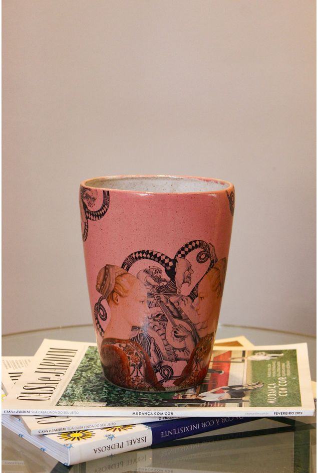 Vaso de Cerâmica Rainhas Pink Nefelibata Vaso de Cerâmica Rainhas Pink Vaso de Cerâmica Rainhas Pink Nefelibata Vaso de Cerâmica Rainhas Pink