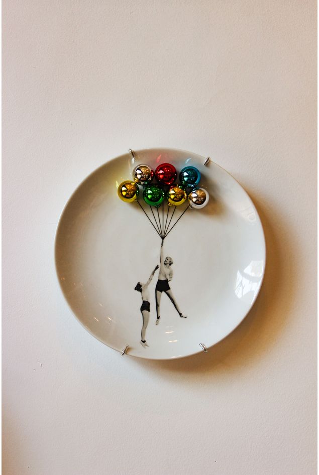 Prato Decorativo Meninas do Balão Greghi Design Prato Decorativo Meninas do Balão Greghi Design