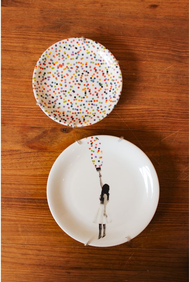 Painel de Pratos Pintando Confetes Greghi Design Painel de Pratos Pintando Confetes Greghi Design
