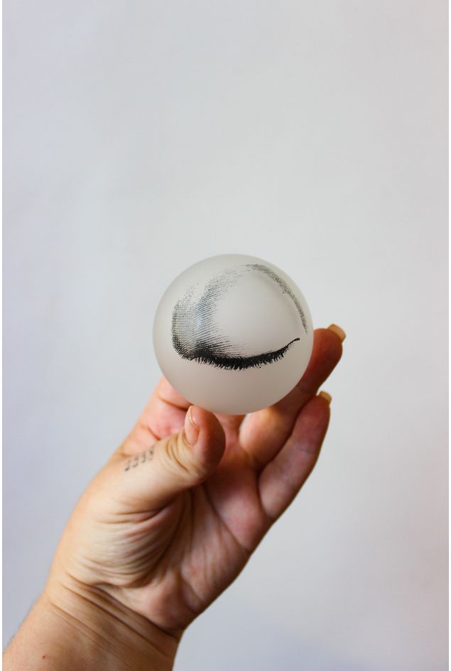 Mini Esfera Fosca Olho Fechado Greghi Design Mini Esfera Fosca Olho Fechado Greghi Design