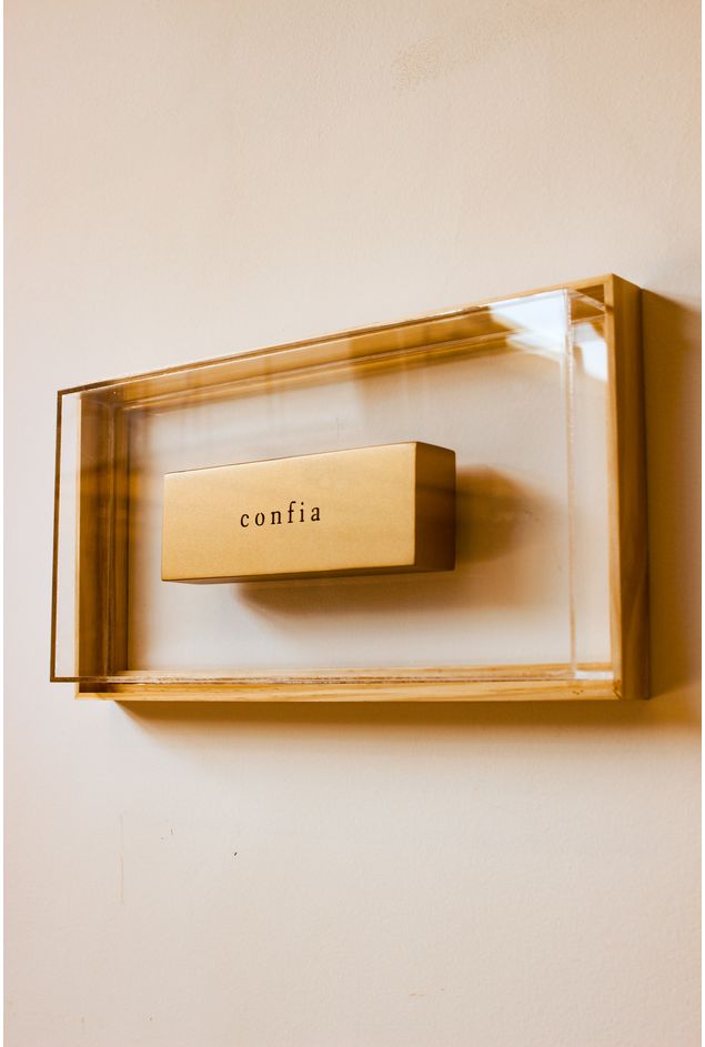 Quadro Acrílico Dourado Confia Quadro Acrílico Dourado Confia