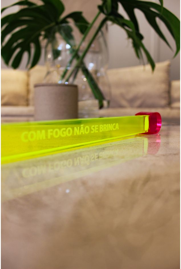 Escultura Fósforo Acrílico - Com Fogo Não Se Brinca