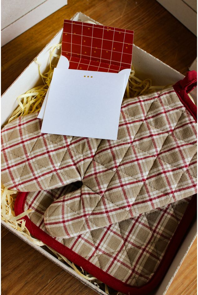 Kit Presente Luva e Pegador Xadrez Vermelho