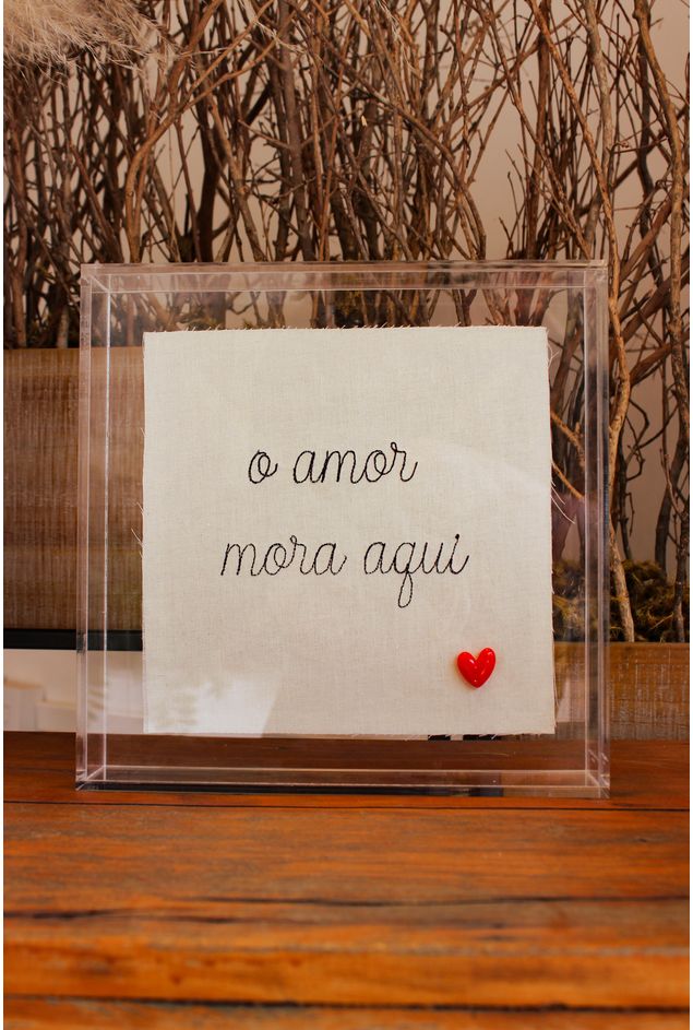 Quadro Acrílico Bordado O Amor Mora Aqui Casa Lova