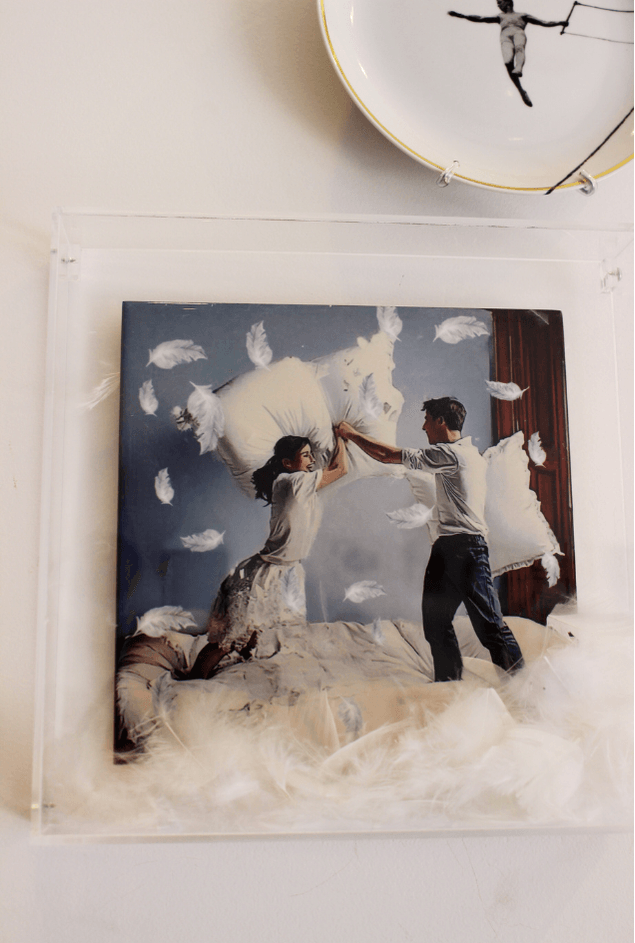 Quadro Acrílico Guerra de Travesseiros Greghi Design Quadro Acrílico Guerra de Travesseiros Greghi Design