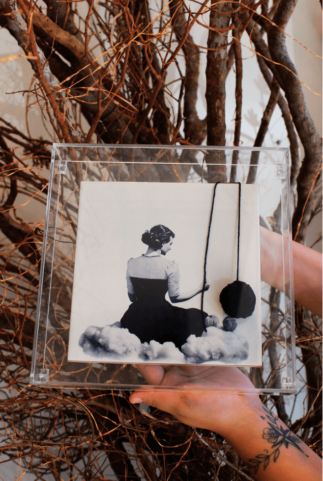 Quadro Acrílico Bordadeira Nas Nuvens  Greghi Design Quadro Acrílico Bordadeira Nas Nuvens  Greghi Design