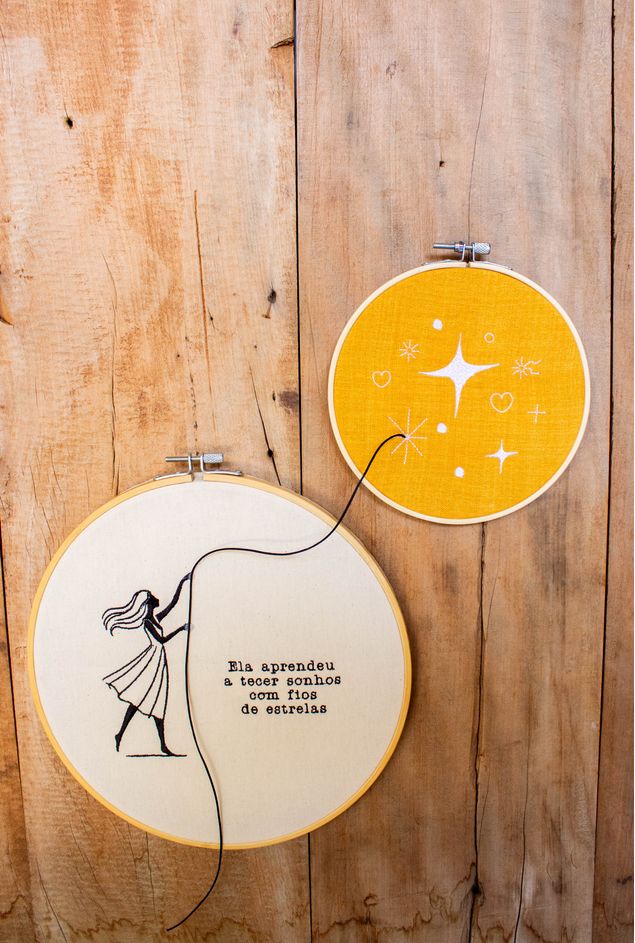 Bastidor-Bordado-Duplo-Tecer-com-Fios-de-Estrelas--6-.jpg Bastidor-Bordado-Duplo-Tecer-com-Fios-de-Estrelas--6-.jpg