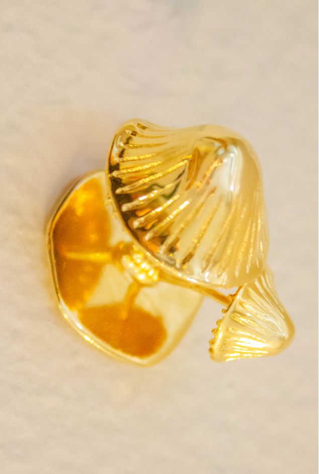 Escultura-de-Parede-Dois-Cogumelos-Ouro--1-.jpg Escultura-de-Parede-Dois-Cogumelos-Ouro--1-.jpg