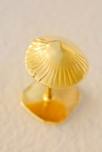 Escultura-de-Parede-Cogumelo-Ouro--1-.jpg
