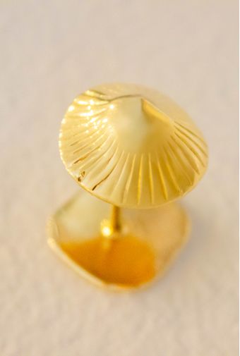 Escultura-de-Parede-Cogumelo-Ouro--1-.jpg