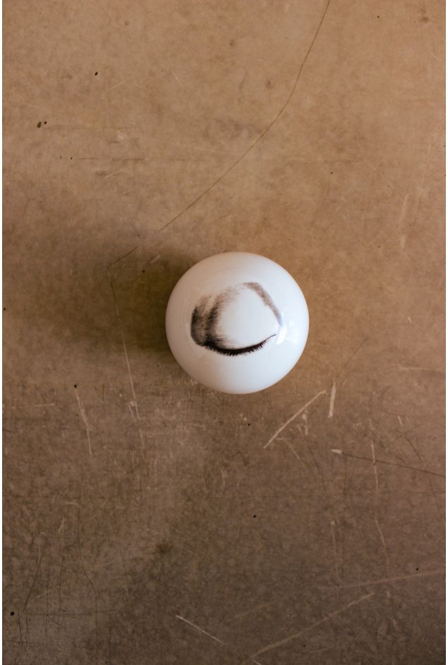 Esfera de Porcelana Olho Fechado PP Greghi Design Esfera de Porcelana Olho Fechado PP Greghi Design