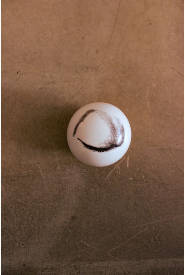 Esfera de Porcelana Olho Fechado M Greghi Design