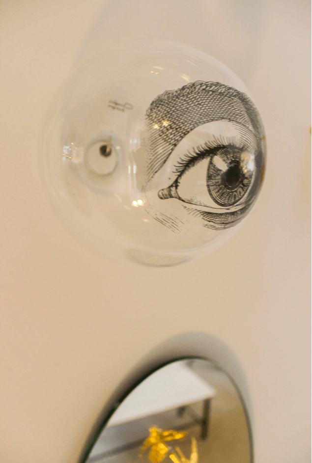 Esfera de Vidro Olho Aberto Sobrancelha G Greghi Design Esfera de Vidro Olho Aberto Sobrancelha G Greghi Design