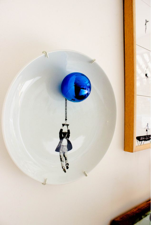 Prato decorativo Homem com balão Azul Prato decorativo Homem com balão Azul