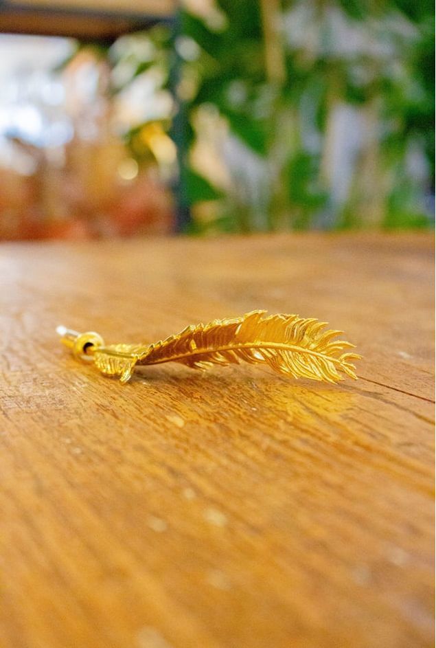 Escultura-de-Parede-Pena-Ouro--5-.jpg Escultura-de-Parede-Pena-Ouro--5-.jpg