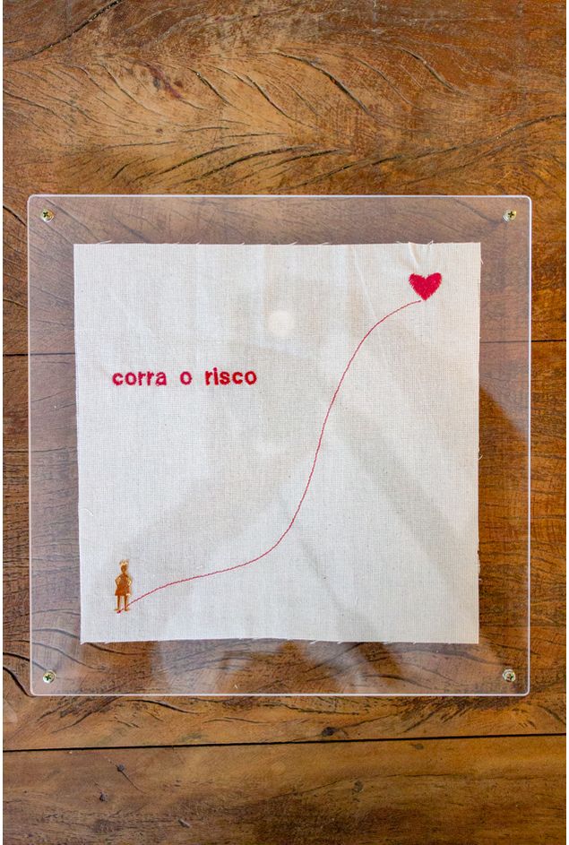 Quadro Acrílico Carré Corra O Risco Menina