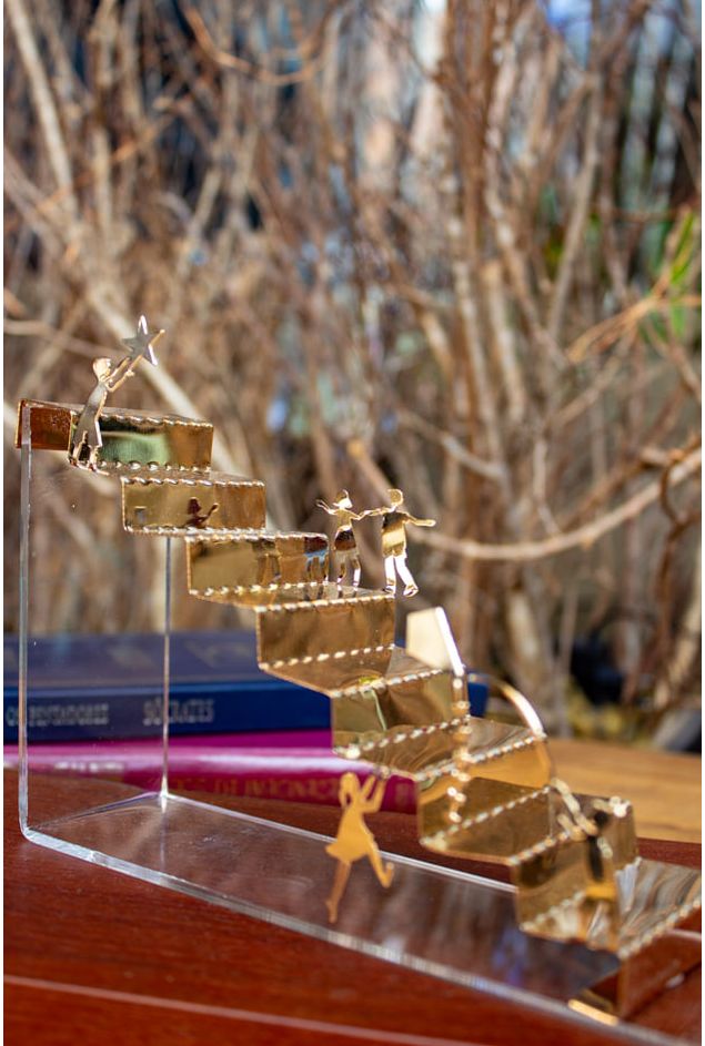 Escultura Escada Sobe e Desce Estrela Paty Fernandes Escultura Escada Sobe e Desce Estrela Escultura Escada Sobe e Desce Estrela Paty Fernandes Escultura Escada Sobe e Desce Estrela