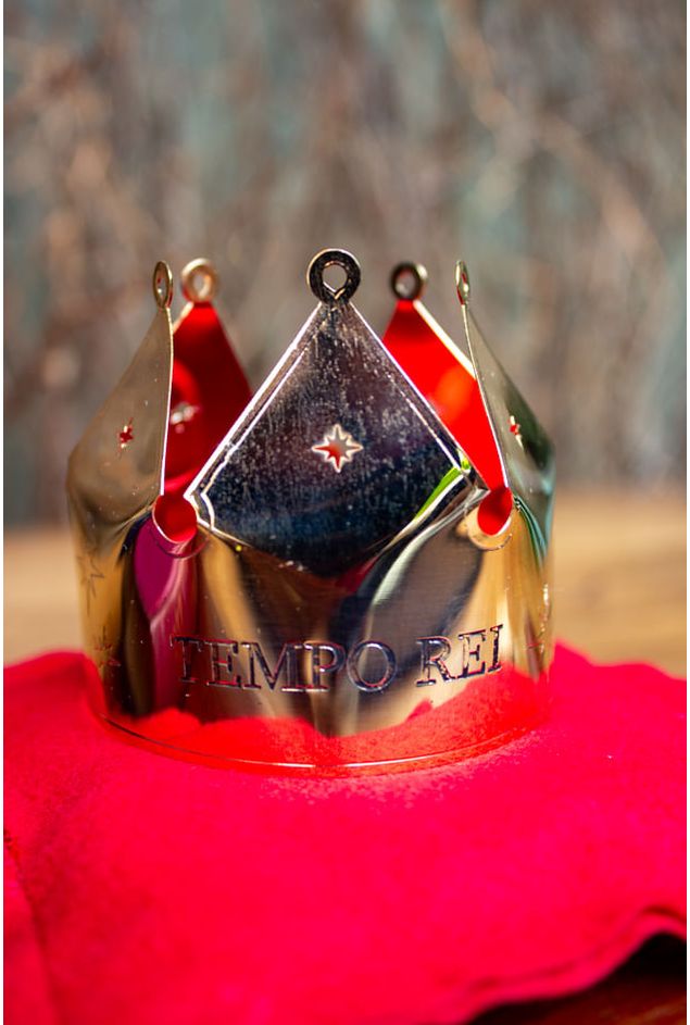 Objeto Decorativo Coroa Tempo Rei Paty Fernandes Objeto Decorativo Coroa Tempo Rei Objeto Decorativo Coroa Tempo Rei Paty Fernandes Objeto Decorativo Coroa Tempo Rei