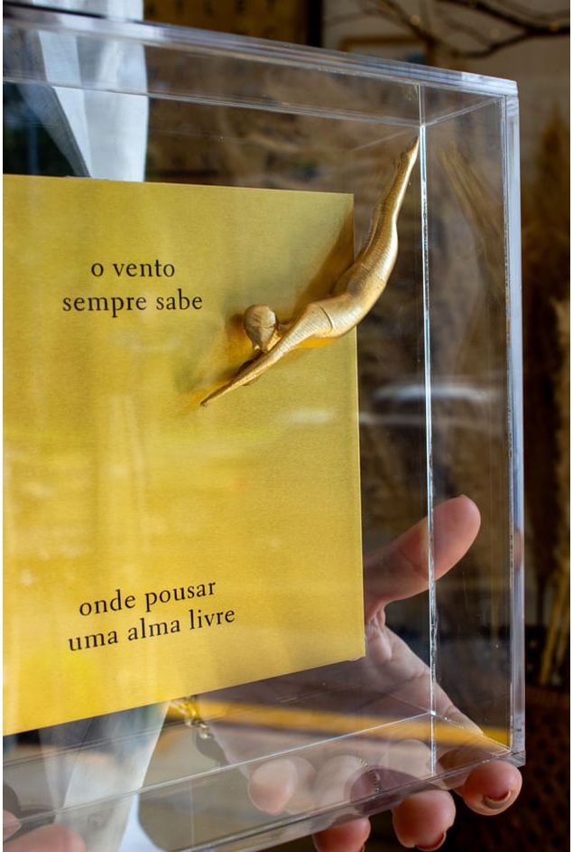 Quadro-Acrilico-O-Vento-Sempre-Sabe-Onde-Pousar-Uma-Alma-Livre--6-