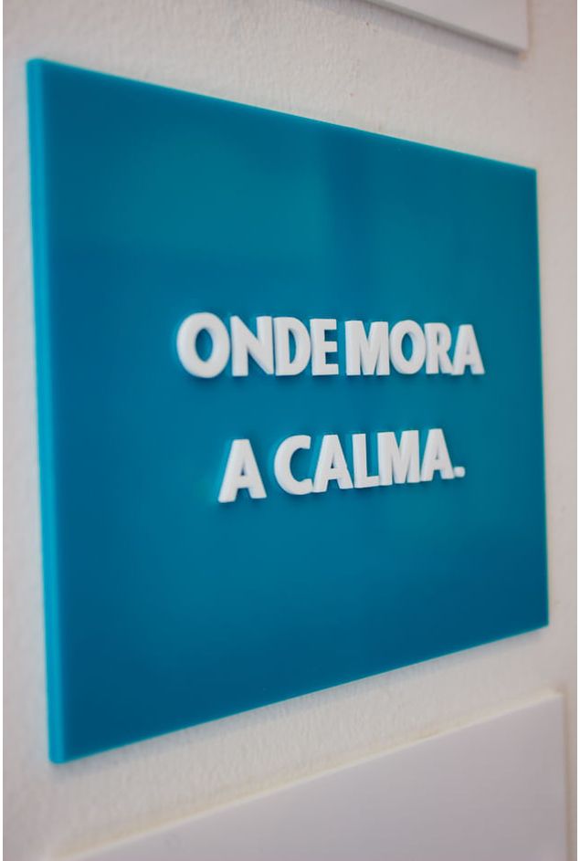 Placa-Acrilica-Onde-Mora-a-Calma-Mimo-Galeria