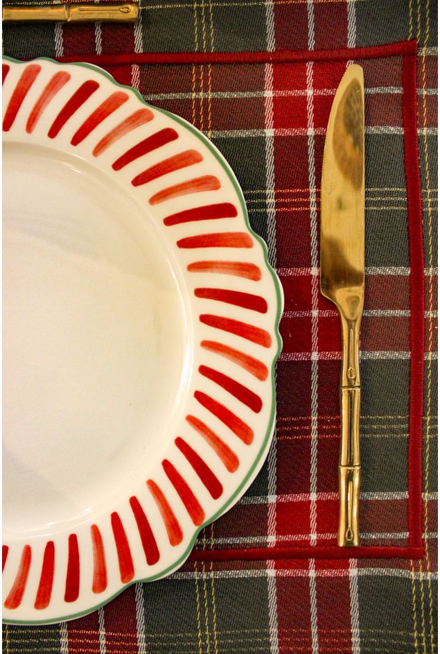 Prato de Jantar em Cerâmica Branca Com Listras Vermelhas Natal