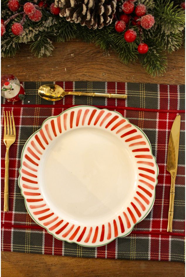 Prato-em-Ceramica-Branca-Com-Listras-Vermelhas-Natal--2-