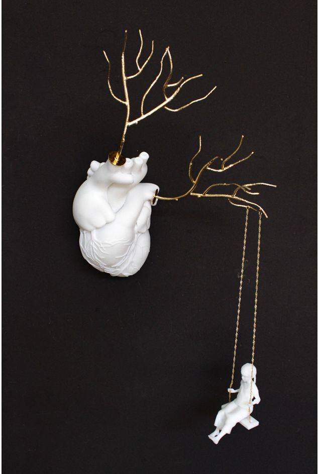 Escultura-Coracao-Menina-no-Balanco-Ouro---Sui-Objetos--2- Escultura-Coracao-Menina-no-Balanco-Ouro---Sui-Objetos--2-