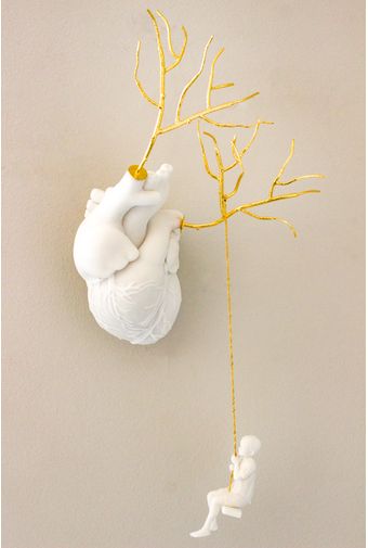 Escultura-Coracao-Menino-no-Balanco-Ouro---Sui-Objetos--3-