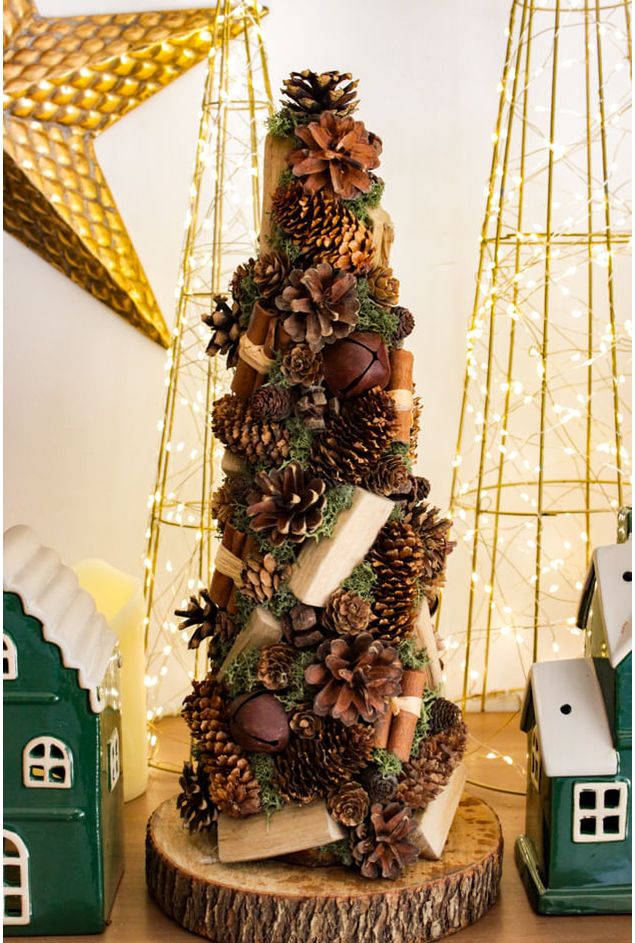 Mini Árvore com Pinhas e Folhas Verde e Tons Terrosos Natal