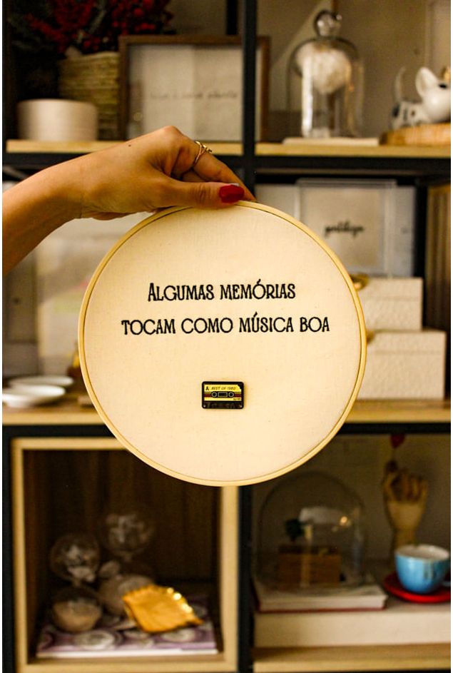 Bastidor-Bordado-Memorias-Tocam-Como-Musica-Boa--Mimo-Galeria