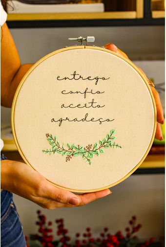 Bastidor-Bordado-Entrego-Confio-Aceito-e-Agradeco-Florir--Mimo-Galeria--2-