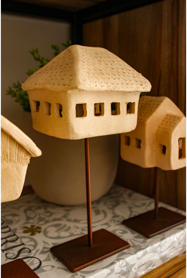 Casinha de Barro Casarão Com Suporte Casinha de Barro Casarão Com Suporte