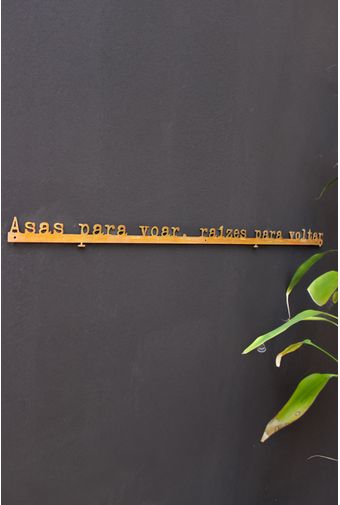 Frase-de-Ferro-Asas-Para-Voar-Raizes-Para-Voltar-Mercatto--3-