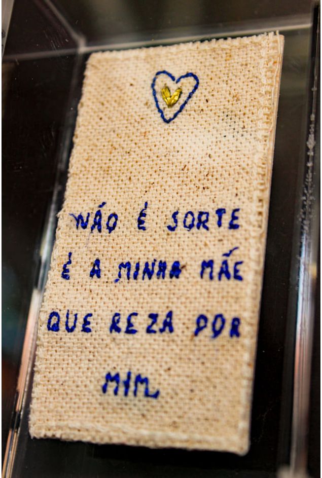 Quadro-Acrilico-Bordado-Nao-E-Sorte-E-Minha-Mae-Mercatto--1-