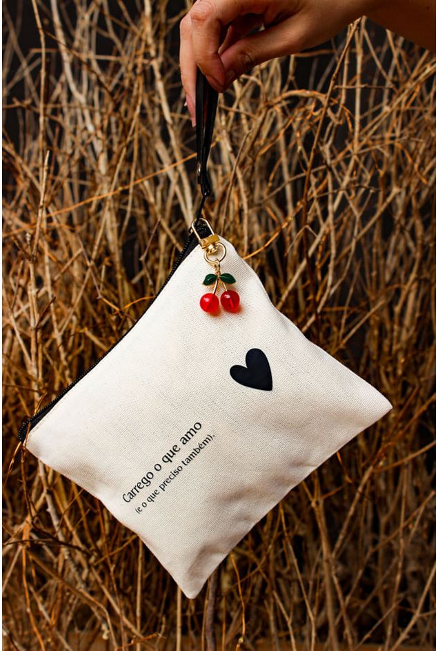 Necessarie Carrego o que amo