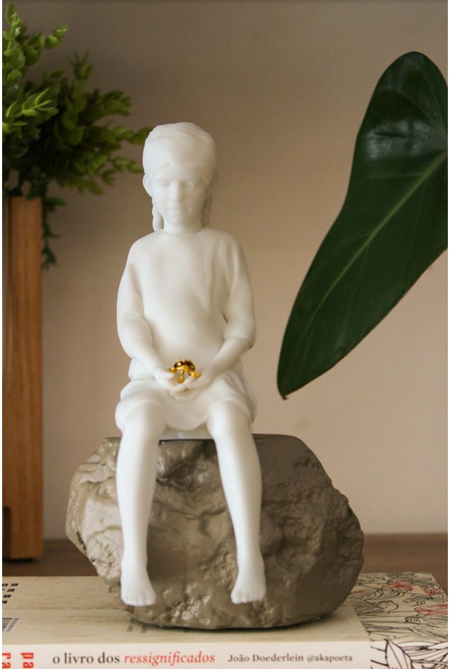 Escultura-a-Menina-na-Pedra---Sui-Objetos--3- Escultura-a-Menina-na-Pedra---Sui-Objetos--3-